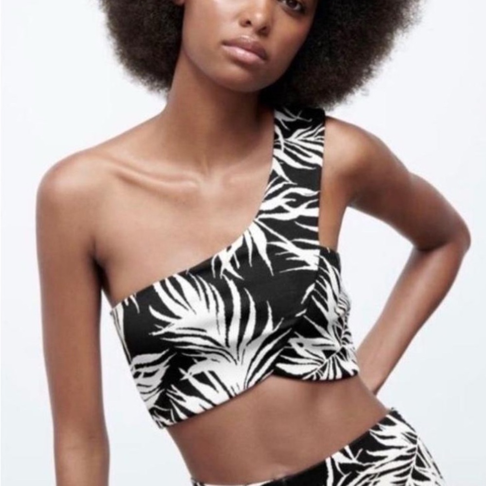 Zara Women's Black and White Crop-top